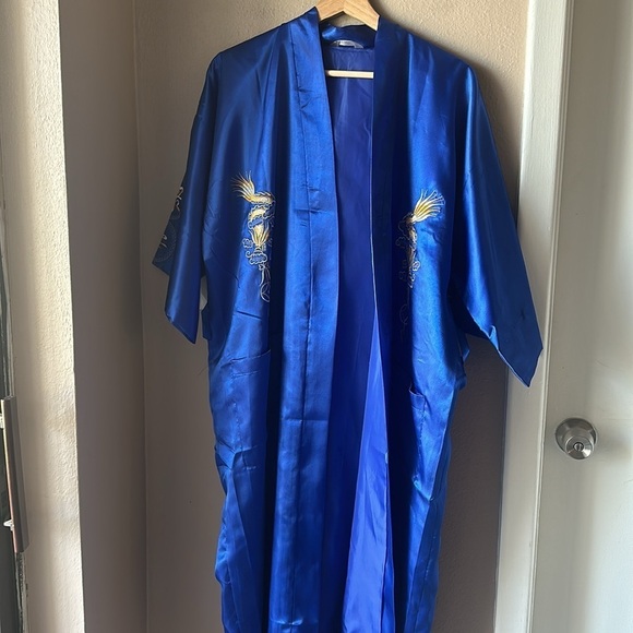Embroidered Dragon Silky Robe (No Belt) - Picture 7 of 10